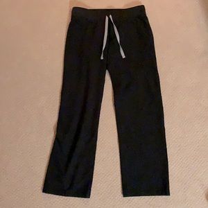 Black FIGS Livingston scrub pants (S petite)